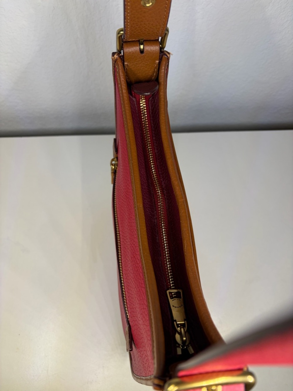 Coach Emery Crossbody In Colorblock Brass Red Apple
Glovetanned Leather! NWOT - Picture 8 of 12